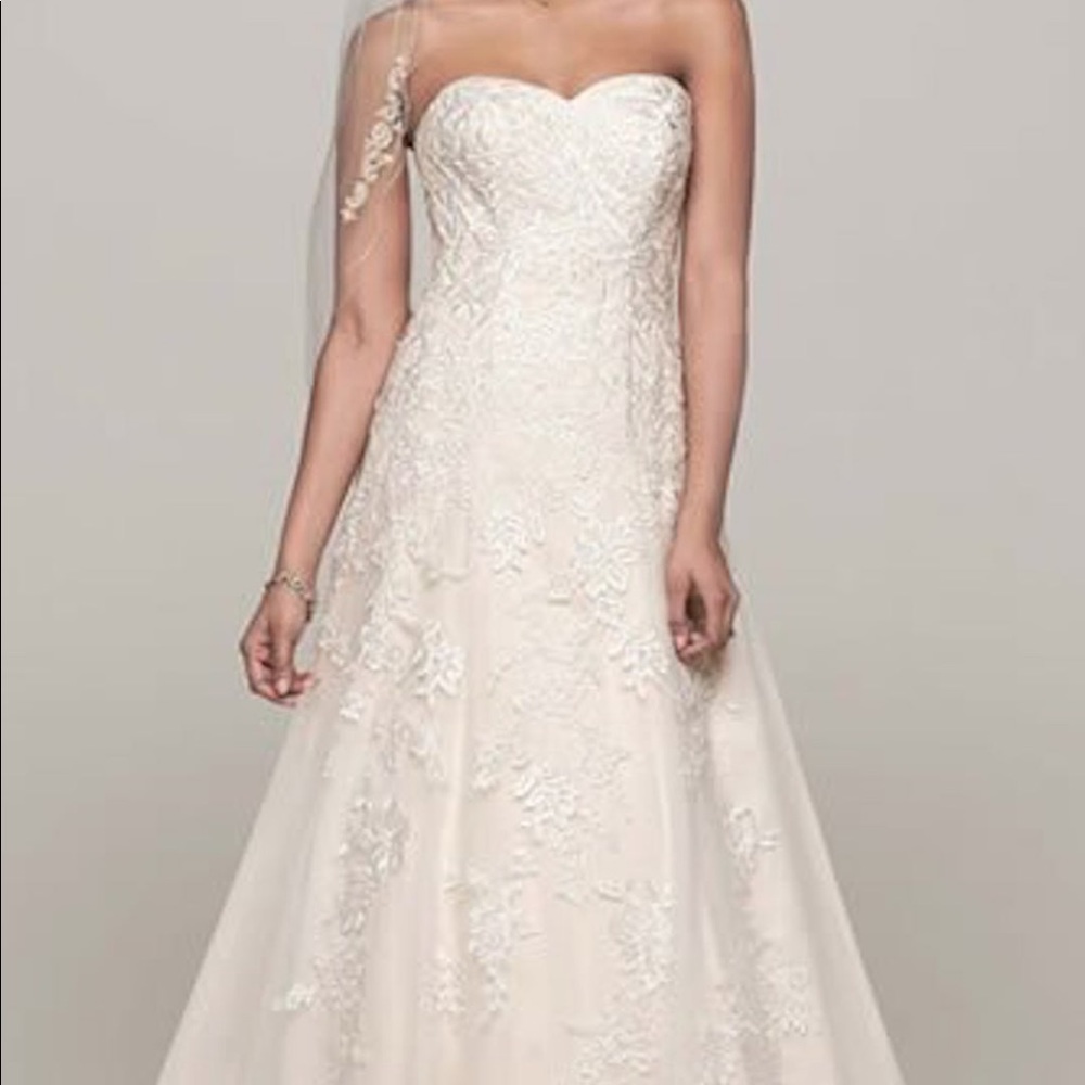 David’s Bridal Strapless Wedding Dress